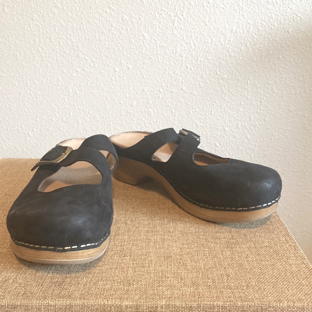 Dansko clogs size 37